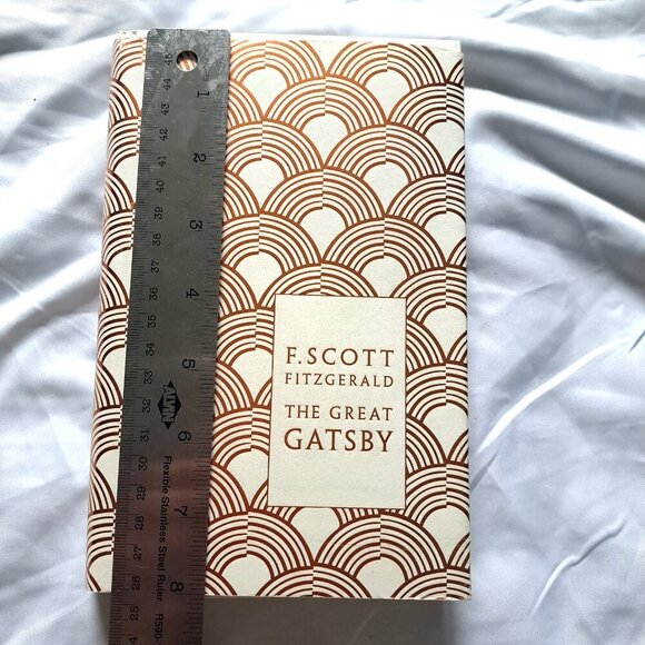 The Great Gatsby by F Scott Fitzgerald Foil Cover Penguin Classics (2011) - Picture 11 of 11